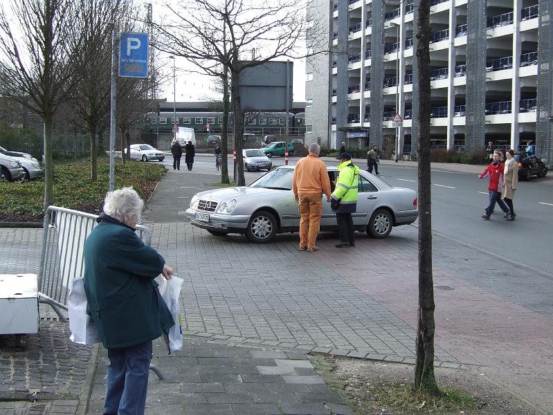 042.JPG - Wer Lust hat die nchste Messe in Mnster zu besuchen und sich fragt wie komme ich da hin, der findet fr sein Auto einige Mglichkeiten in der Nhe zu parken.
Aber auch per Bahn ist die Messe gut zu erreichen, der Bahnhof ist  fusslufig ~10 Minuten entfernt.
Wer mit der Bahn kommt verlsst den Bahnhof am besten in Richtung Bremer Platz.