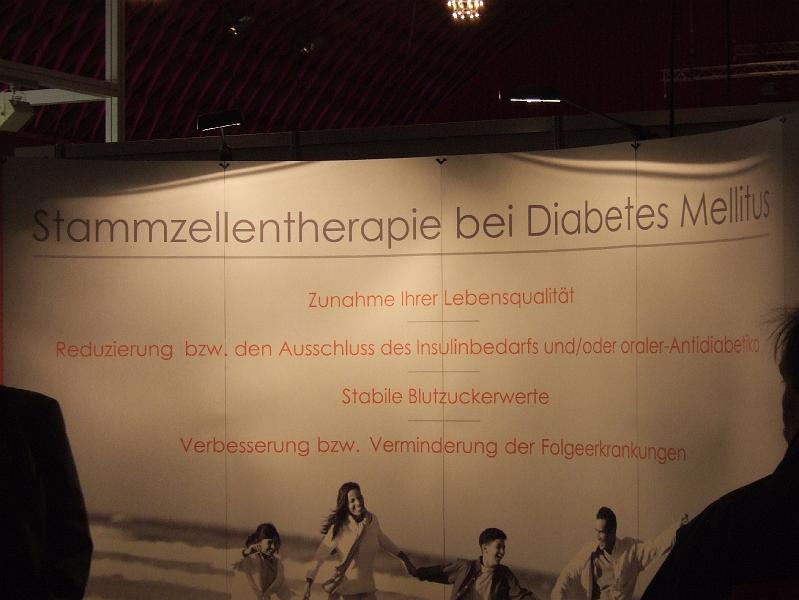 0054.JPG - Sehr interessant war auch der Stand der Xcell, weitere Informationen ber die Stammzellentherapie mit Adulten Stammzellen finden sich auf der HomePage der Firma (www.xcell-center.de)